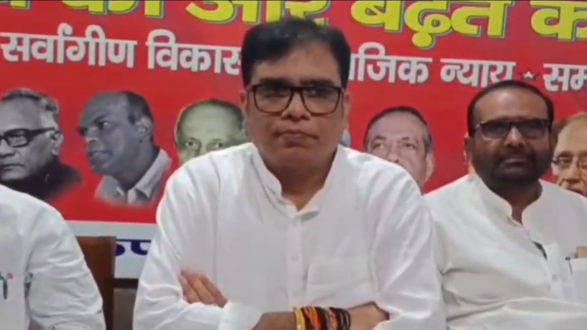 महागठबंधन उम्मीदवार डॉ. संजीव सिंह का दावा, शिक्षकों के सम्मान और हक के लिए लड़ेंगे चुनाव