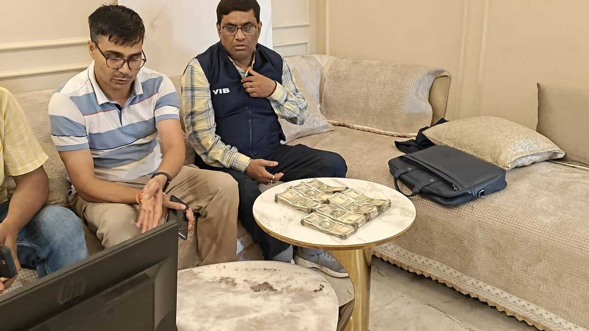 छपरा में तैनात कार्यपालक अभियंता चंद्रशेखर के 4 ठिकानों पर रेड, छानबीन जारी