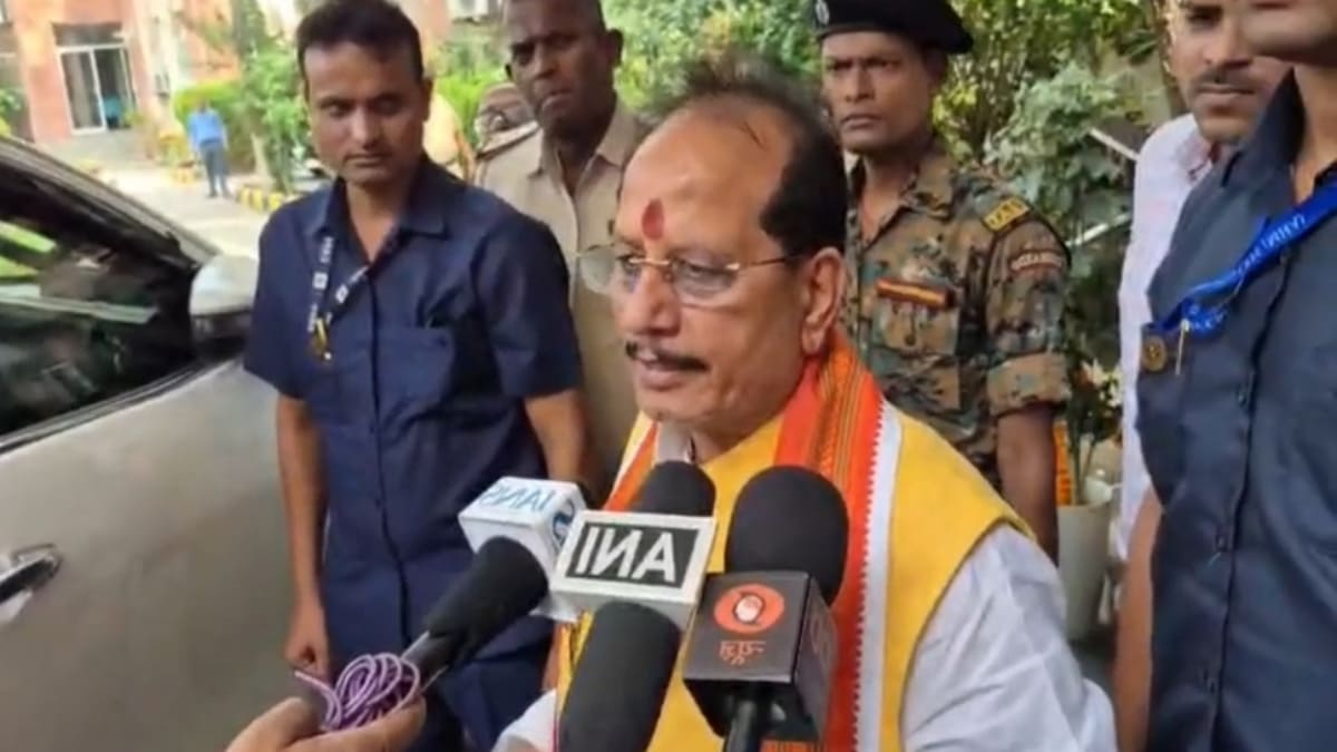 विजय कुमार सिन्हा का विपक्ष पर तीखा हमला, बोले- सोने का चम्मच लेकर जन्मे लोग लोकतंत्र के लिए खतरा