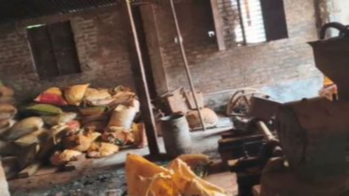 समस्तीपुर में नकली मसाला बनाने का खेल उजागर, SDM की छापेमारी के बाद फैक्ट्री सील