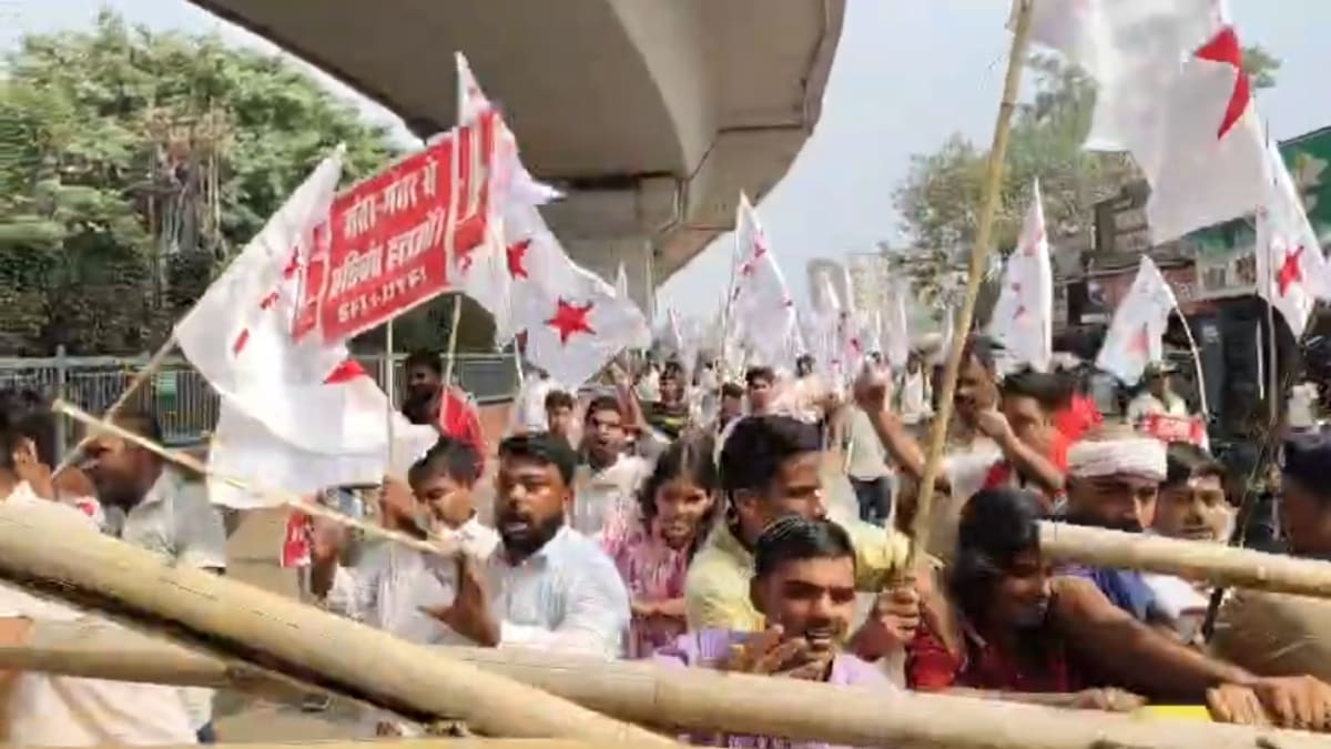 पटना में सड़क पर उतरे छात्र, ज्ञानेश कुमार के इस्तीफे की मांग को लेकर AIDSO और AISF का प्रदर्शन