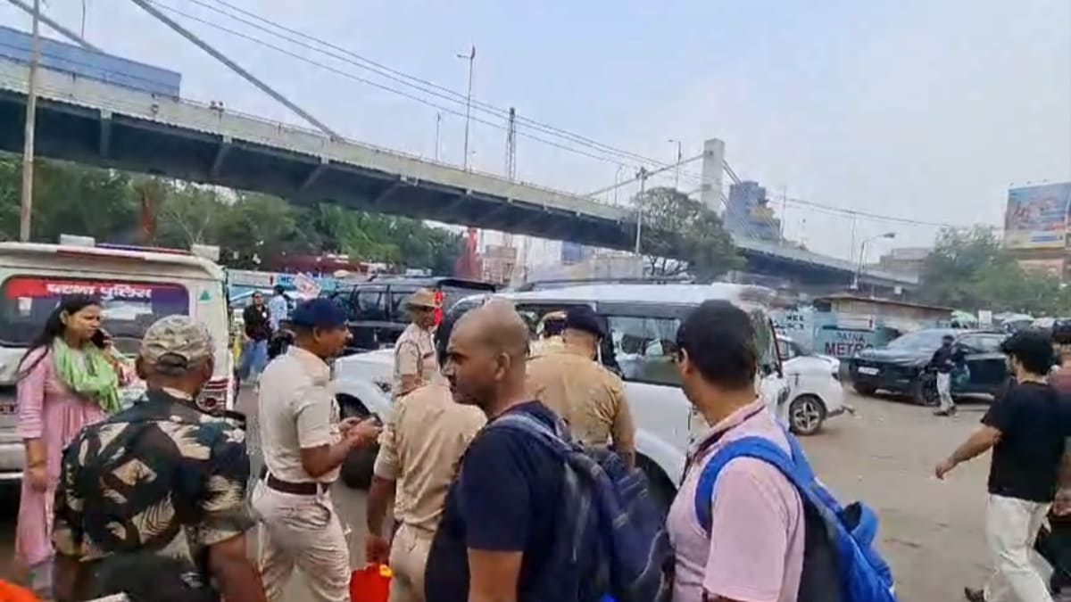 पटना के पूजा पंडालों की सुरक्षा पर अग्निशमन विभाग सख्त, डीआईजी ने किया निरीक्षण