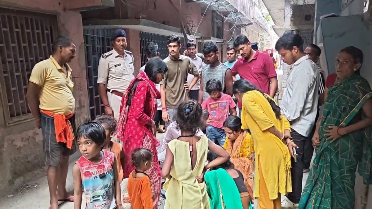 गैस रिसाव के बाद तीसरी मंजिल पर फटा सिलेंडर, जलकर खाक हुआ कमरा
