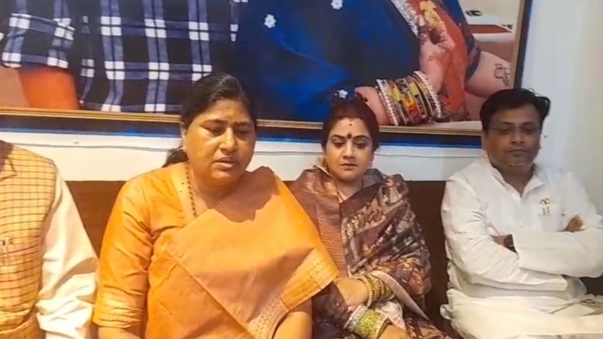 सारण शिक्षक चुनाव: लेशी सिंह बोली- राष्ट्र निर्माण की रीढ़ हैं शिक्षक, आनंद पुष्कर के लिए की अपील