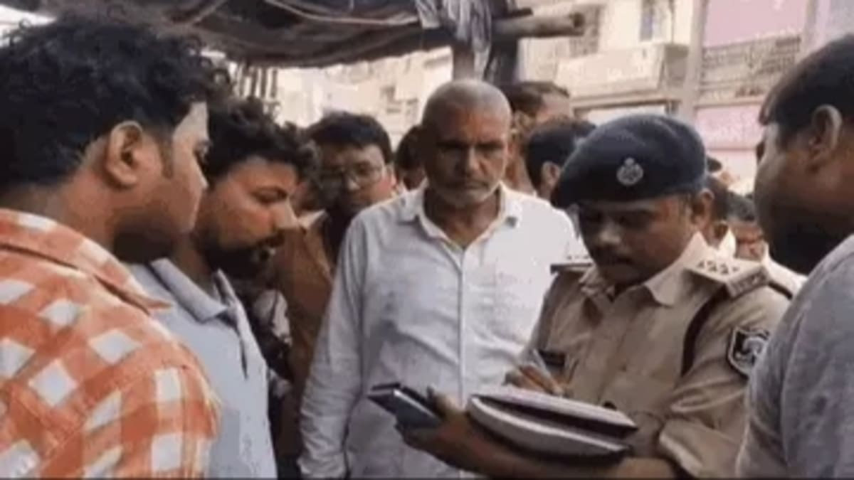 बदमाशों ने दिनदहाड़े ज्वेलरी शॉप पर बोला धावा, 40 लाख के गहने और नकदी लेकर फरार