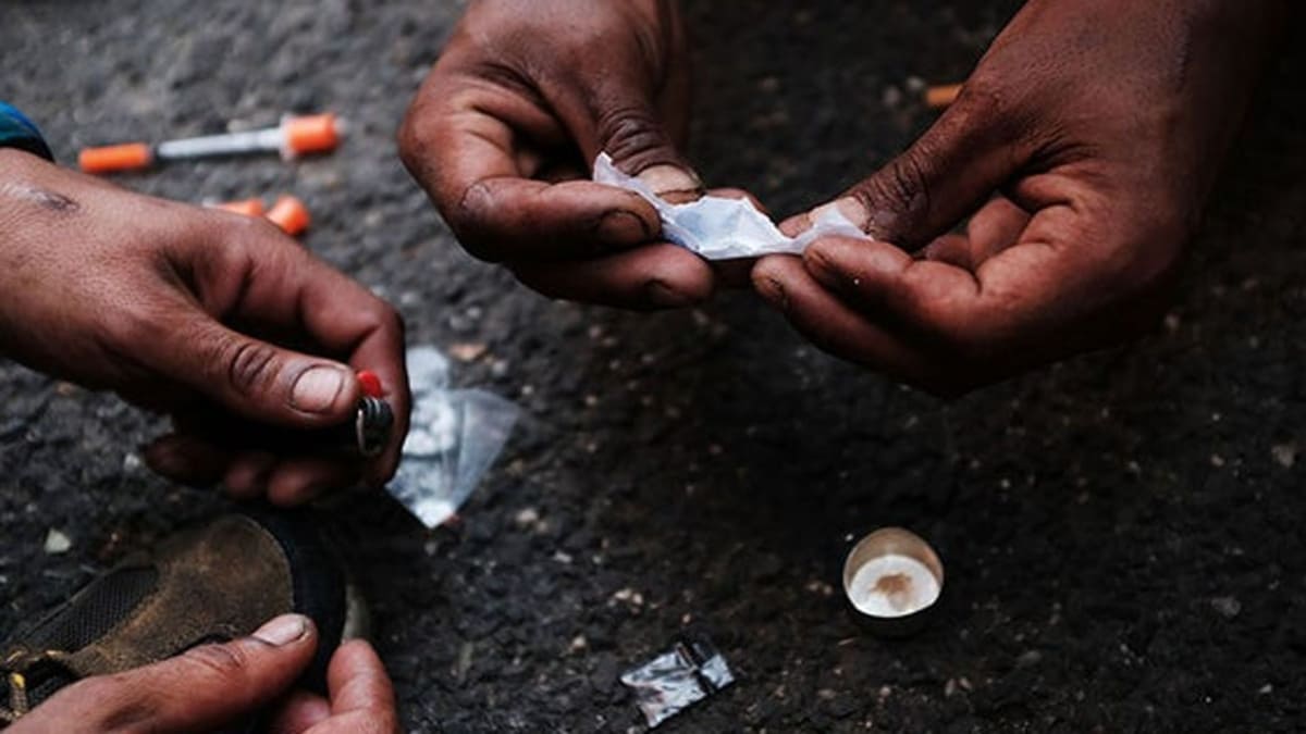 बिहार में स्मैक सिंडिकेट का भंडाफोड़, पटना पुलिस ने भाई-बहन समेत छह तस्करों को दबोचा, रोजाना होता था लाखों का धंधा
