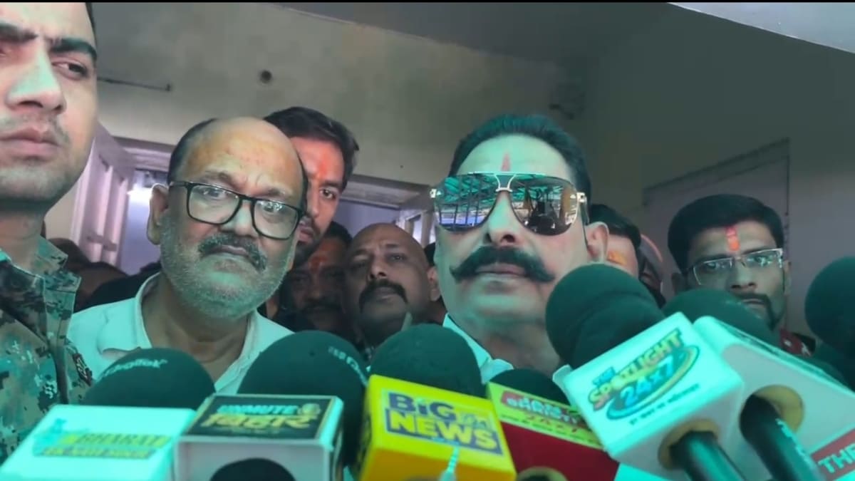 बिहार में स्नातक चुनाव का महासंग्राम, अनंत सिंह का बड़ा हमला, बोले- नीरज कुमार को 23 और 27 को मिलेगा करारा जवाब