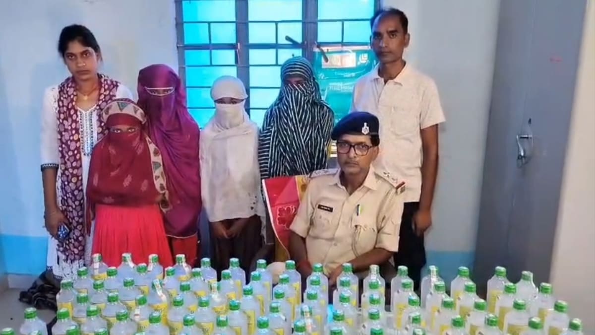 मिथिला एक्सप्रेस से 42.9 लीटर नेपाली शराब जब्त, चार नाबालिग लड़कियां हिरासत में