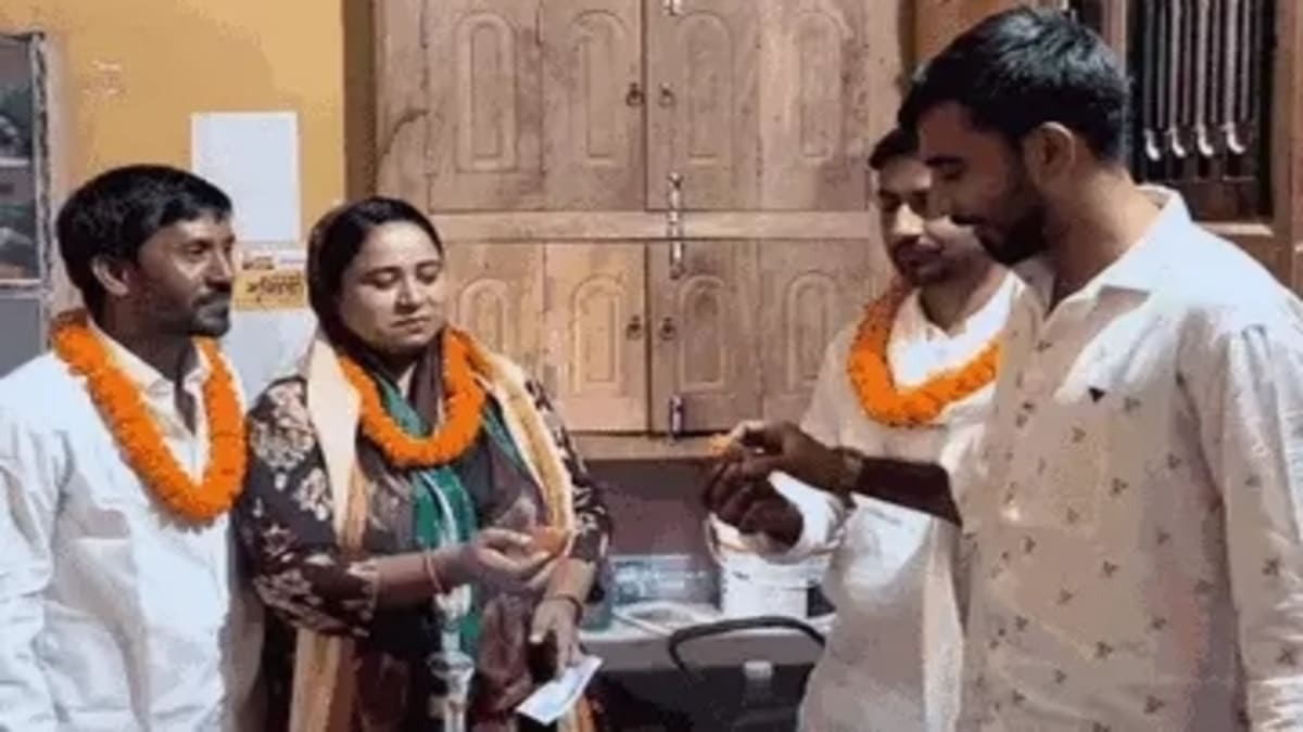पीरपैंती की सबसे युवा मुखिया जदयू में शामिल, बोलीं- नीतीश कुमार के विकास कार्यों से प्रेरित होकर लिया फैसला