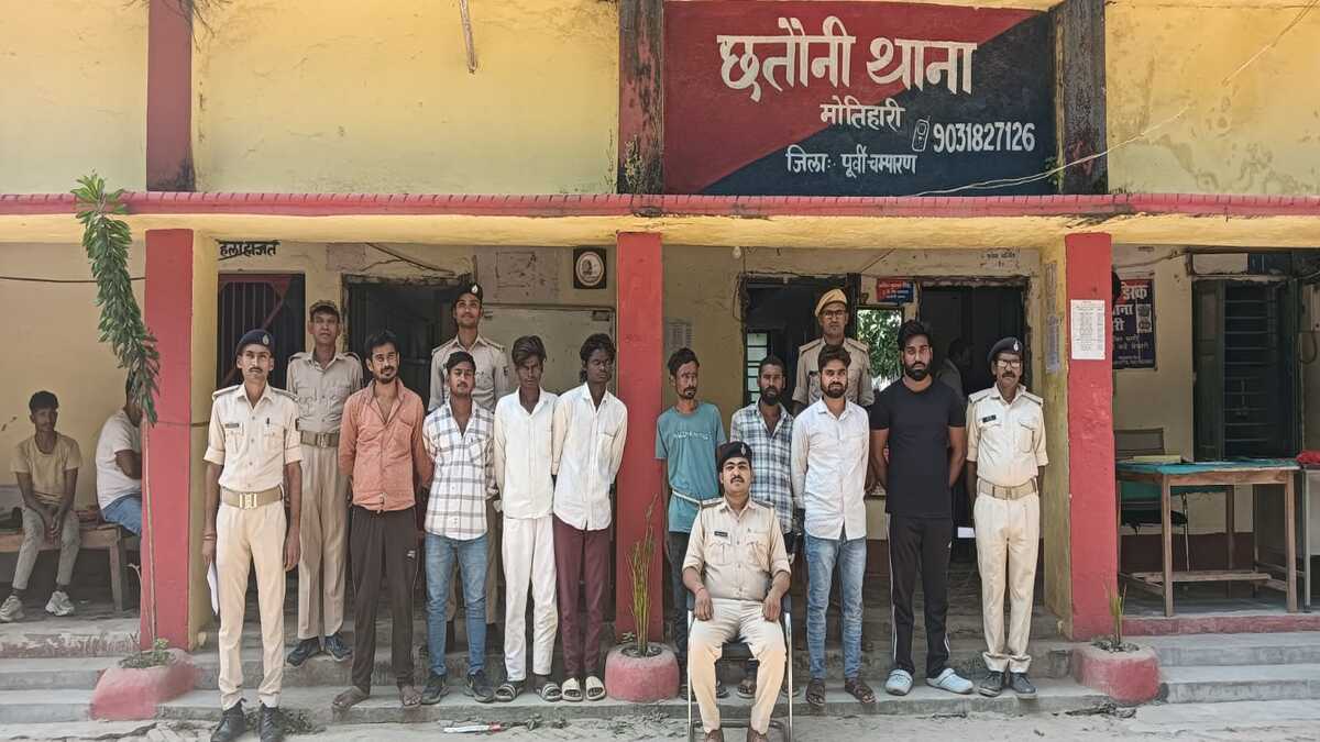 दुर्गा पूजा मेले के दौरान हंगामा, पुलिस ने छापेमारी कर आठ उपद्रवियों को किया गिरफ्तार