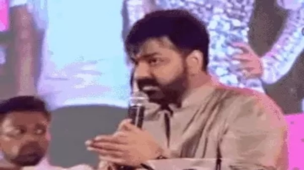 पवन सिंह ने भरी महफिल में जोड़े हाथ, मांगी माफी, कहा- अक्षरा मेरा बच्चा है, फिर जमेगी सुपरहिट जोड़ी