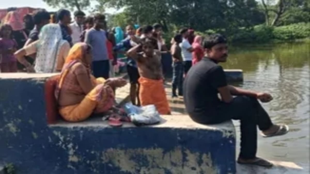 फुलपरास में मेला देखने गए दो सगे भाइयों की तालाब में डूबने से मौत, अस्पताल पहुंचते ही डॉक्टरों ने घोषित किया मृत