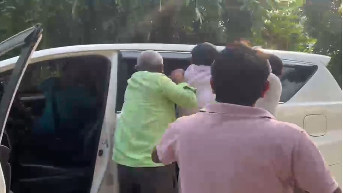 जनसुराज पर सियासी घमासान, प्रदेश अध्यक्ष मनोज भारती के साथ मारपीट का क्या है पूरा मामला? वायरल वीडियो की सच्चाई