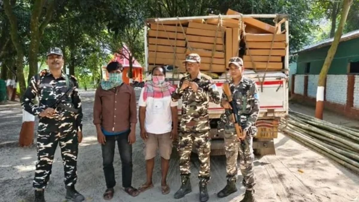 भारत-नेपाल सीमा पर 3.9 टन सामान के साथ मिनी ट्रक जब्त, 2 तस्कर अरेस्ट