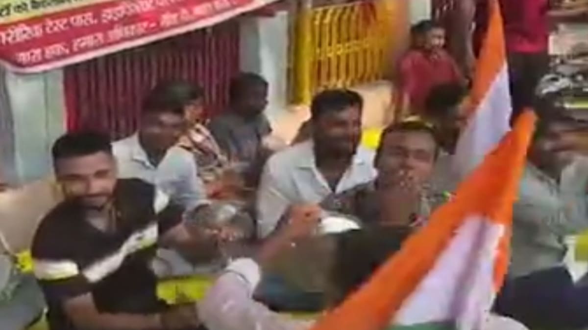 1200 खाली सीटों के लिए ड्राइवर अभ्यर्थियों का अनोखा प्रदर्शन, बोले- हक के लिए खुद नहीं लड़ेंगे तो कौन लड़ेगा?