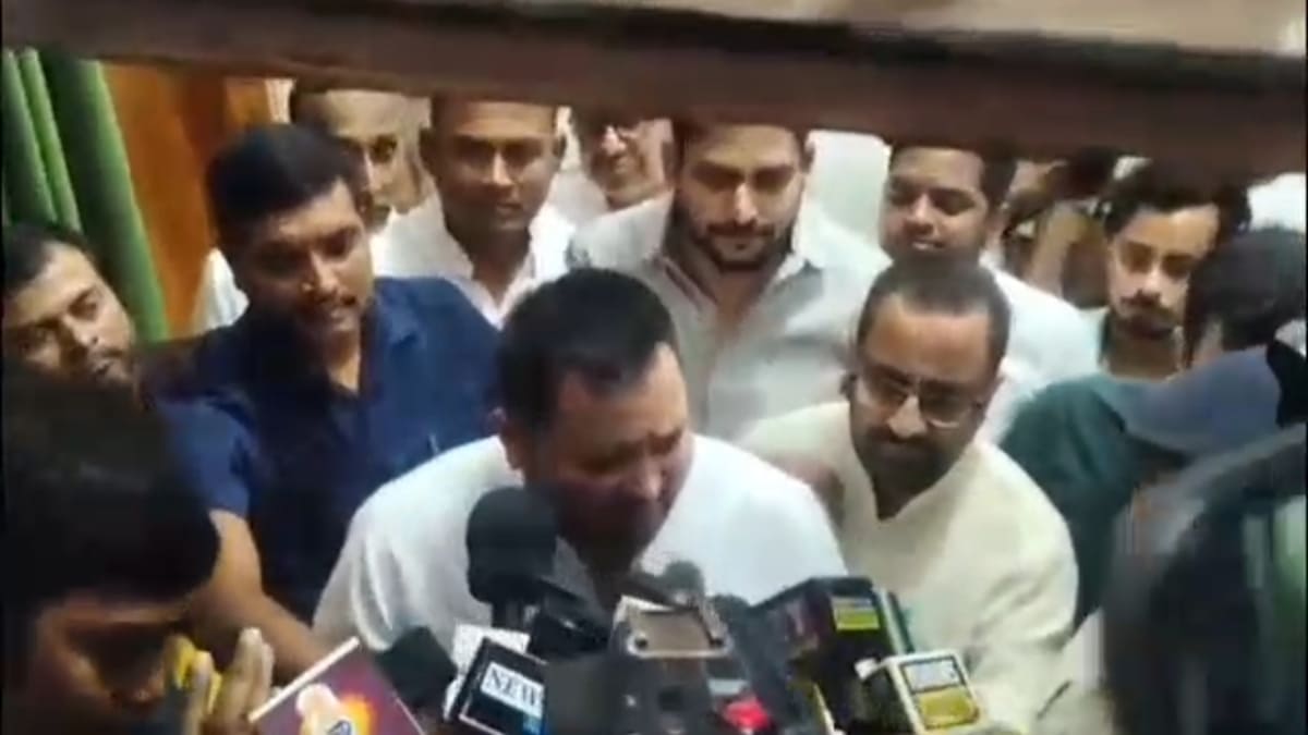 तेजस्वी का विपक्ष पर हमला, फर्जी वोटरों के दम पर चुनाव जीतना चाहते थे विरोधी, जनता देगी करारा जवाब