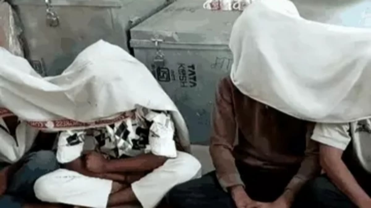 लॉज में चल रही थी पार्टी, पुलिस रेड में शराब और देशी पिस्टल के साथ 4 छात्र गिरफ्तार