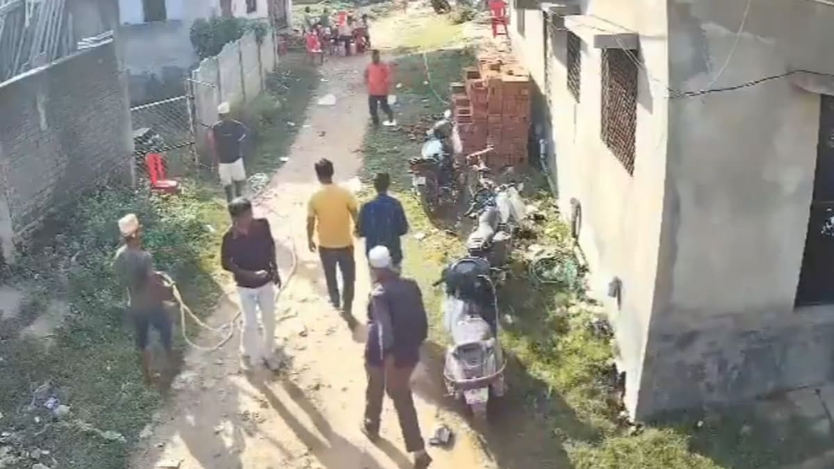 RJD का हमला, गया में भू-माफियाओं के तांडव और बमबाजी पर विपक्ष ने सरकार को घेरा, उठाए तीखे सवाल