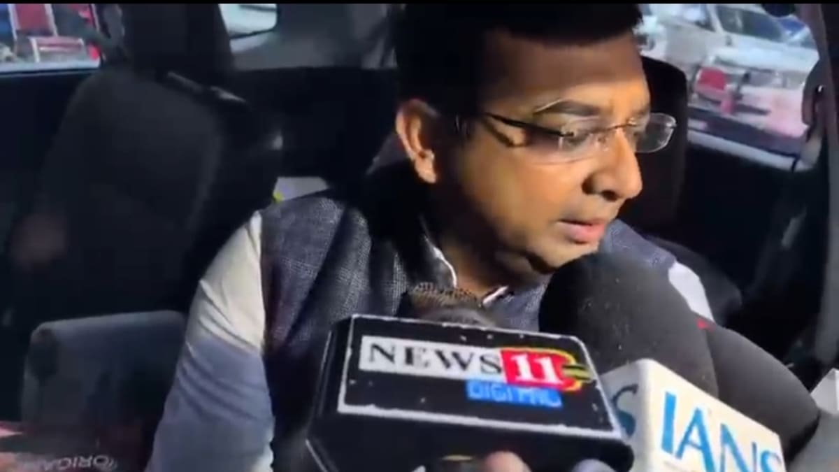 Patna Teacher MLC Row: बिना CCTV के हो रही चुनाव की गिनती? बांकीपुर में मचा हंगामा, अनुज सिंह को रोकने पर गर्माई बिहार की सियासत!
