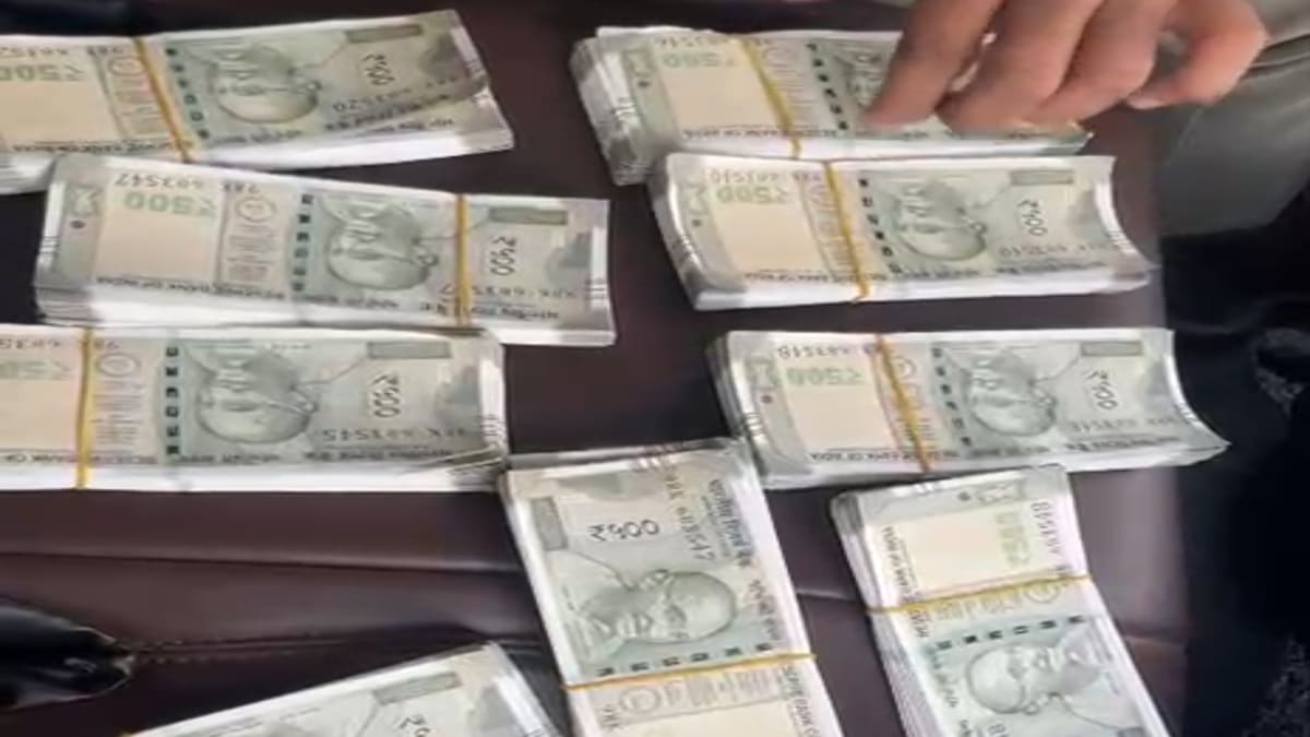 त्योहारों से पहले मोतिहारी में नेपाल से आ रही 5 लाख की जाली करेंसी जब्त, एक तस्कर गिरफ्तार!