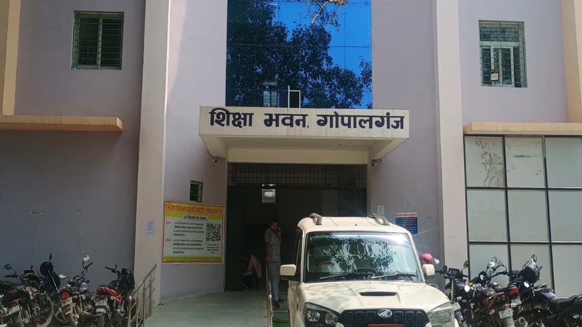 बिना नियुक्ति और योगदान के शिक्षिका के खाते में भेज दिए गए 17.49 लाख, होगी सख्त कार्रवाई!