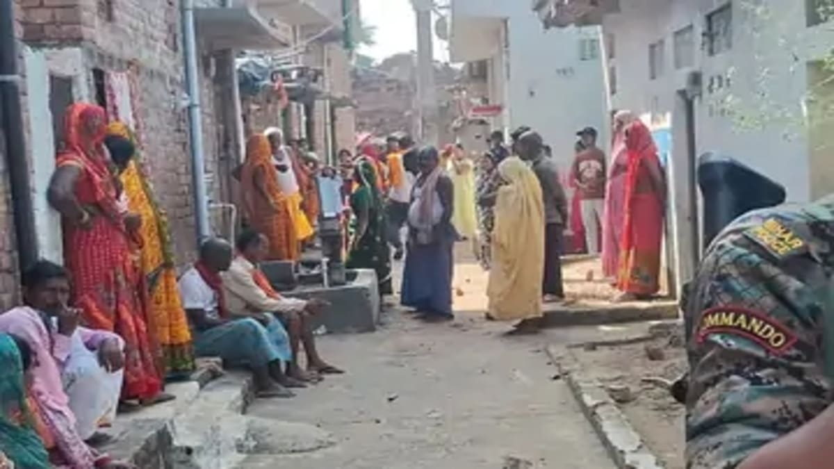 पटना में मूर्ति विसर्जन के बाद हिंसक झड़प, गांव में पथराव और फायरिंग, 10 हिरासत गिरफ्तार