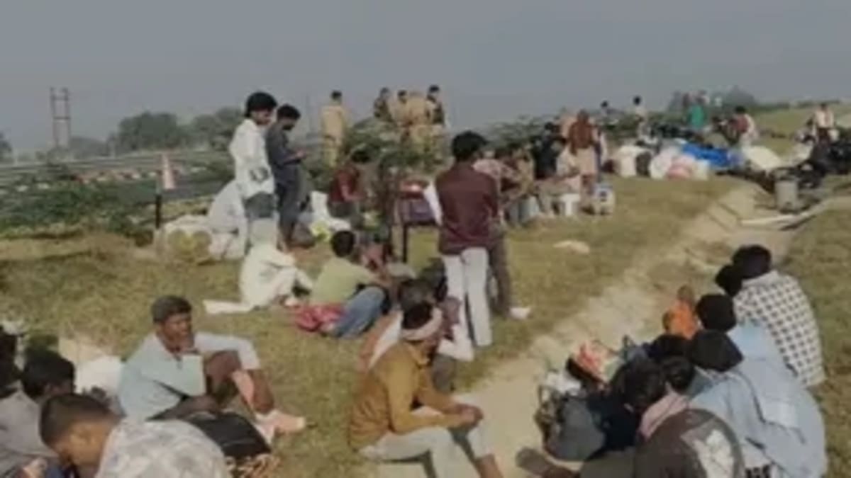 ​दीवाली पर घर लौट रहे बिहार के मजदूरों की बस संभल में पलटी, 20 से ज्यादा घायल