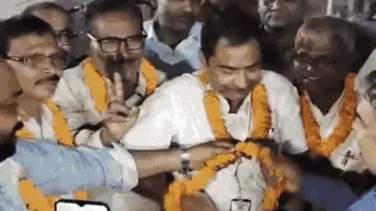 दरभंगा स्नातक निर्वाचन मतगणना में सातवें राउंड में बीजेपी के सर्वेश कुमार 1419 वोटों से आगे