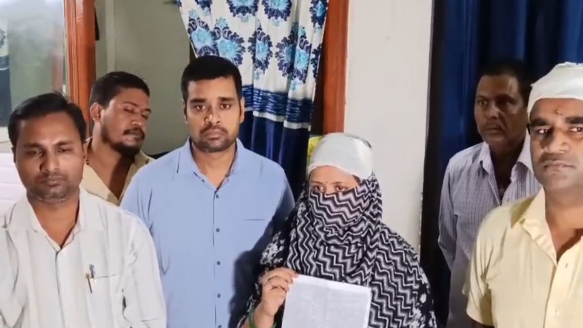 दुर्गा मेला देखकर लौट रहे दंपती पर जानलेवा हमला, महिला से अभद्रता, पति के सिर में आए 25 से अधिक टांके