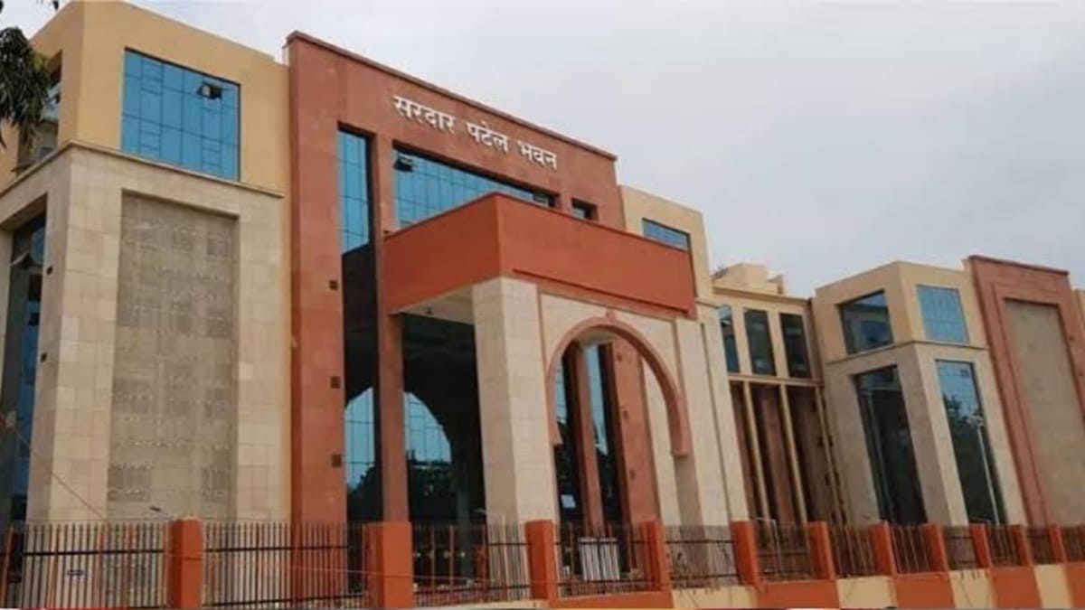 बिहार में 37 इंस्पेक्टरों को मिला डीएसपी रैंक का कार्यकारी प्रभार, देखें पूरी लिस्ट!