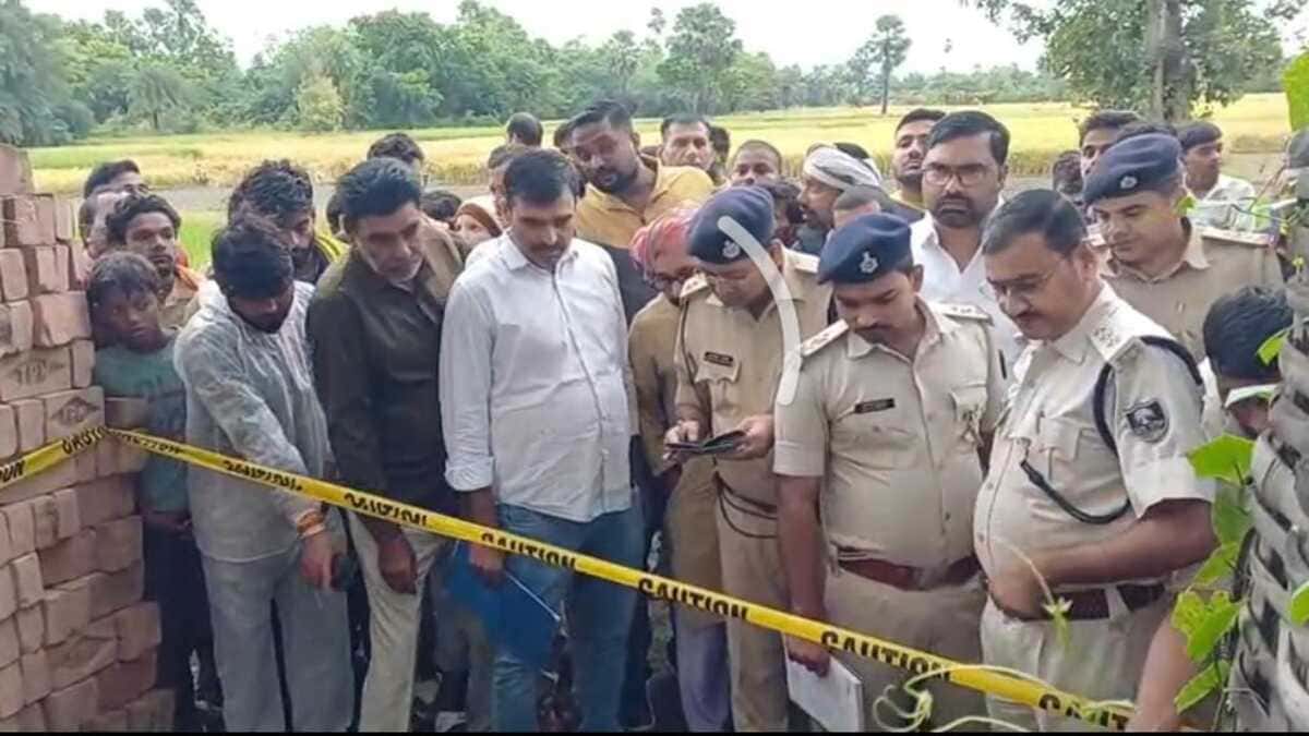 धार्मिक कार्यों में जुटे पुजारी की सिर में गोली मारकर हत्या, सड़क किनारे मिला शव, जांच में जुटी FSL टीम