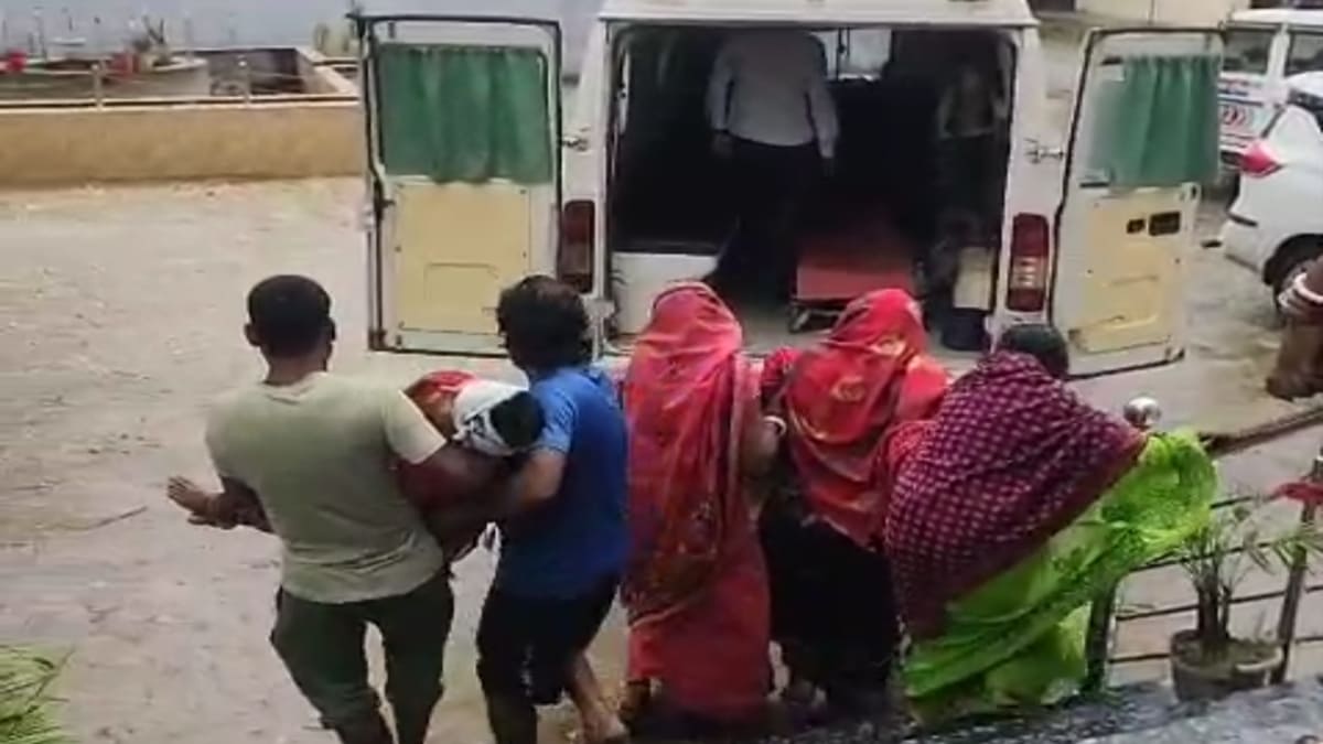 स्कॉर्पियो और ई-रिक्शा की टक्कर में तीन लोग गंभीर रूप से घायल, ईलाज जारी