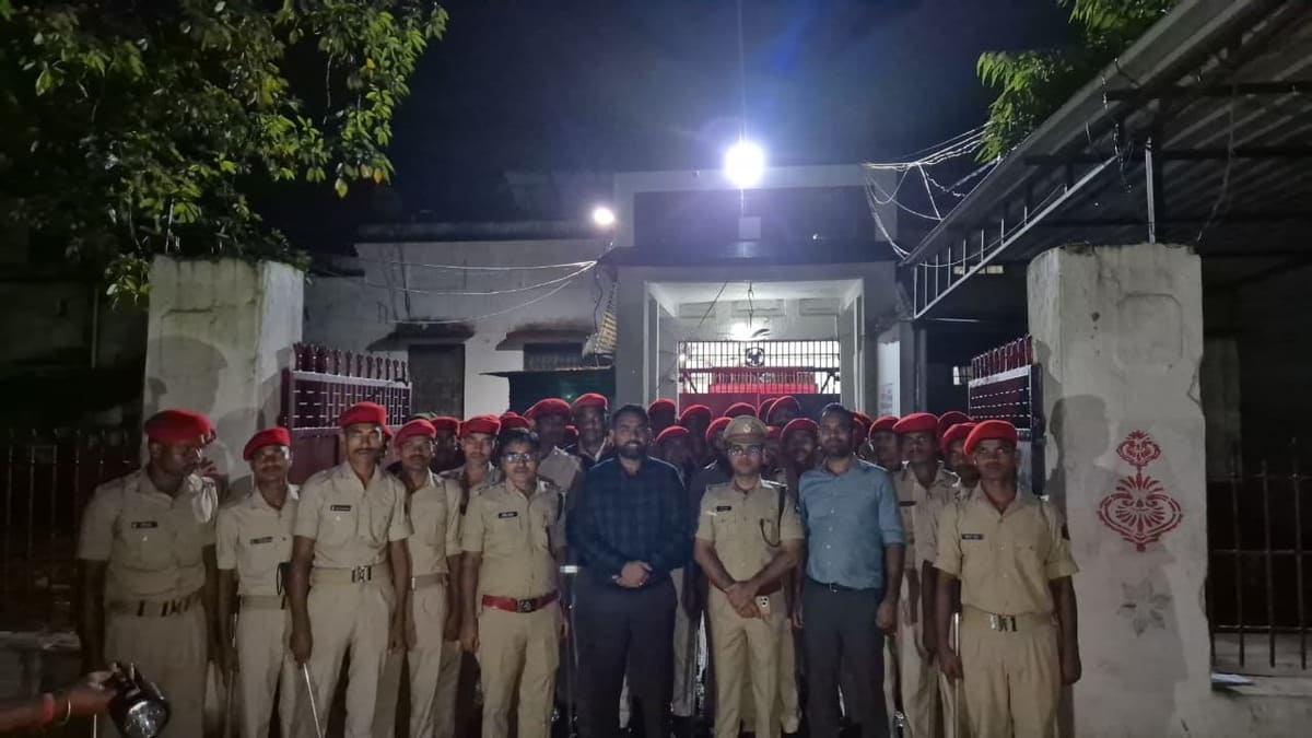 मोतिहारी सेंट्रल जेल पर आधी रात को प्रशासन का बड़ा सर्जिकल स्ट्राइक, छावनी में बदला कारागार