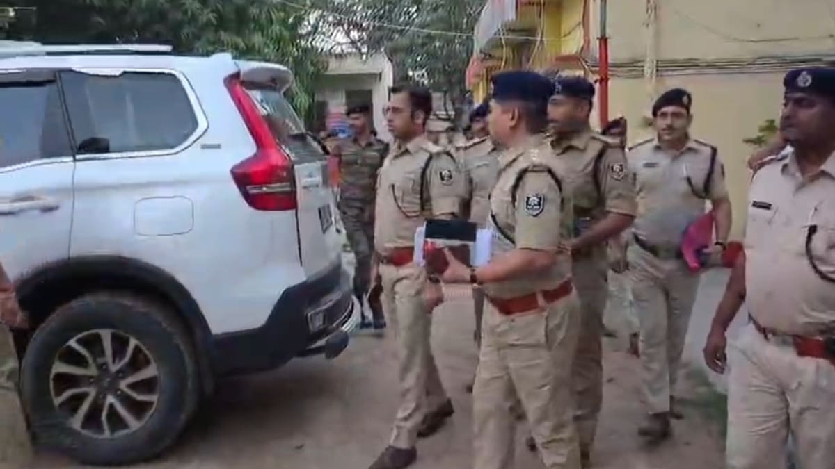 मोतिहारी में फरार अपराधियों पर लाखों का इनाम, 7 दिन में सरेंडर नहीं किया तो होगी सीधी कुर्की!
