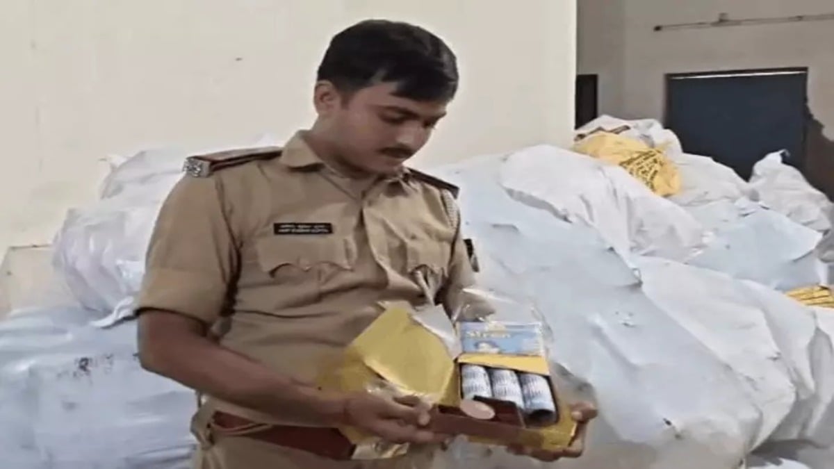 पटना पुलिस की रेड! त्योहारी सीजन में अवैध पटाखों का कारोबार करने वालों पर कसा शिकंजा, लाखों का माल जब्त