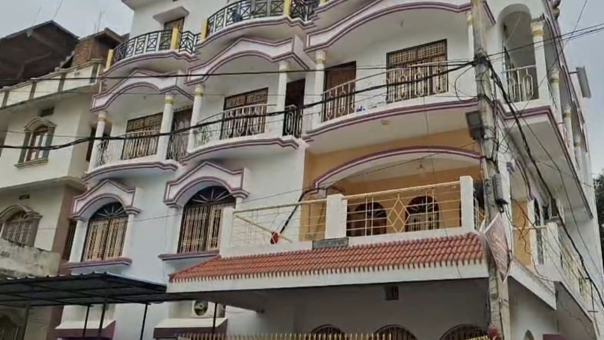 संदिग्ध स्थिति में मिला BBA छात्र का शव, कमरे से पासपोर्ट साइज फोटो बरामद, जांच में जुटी पुलिस