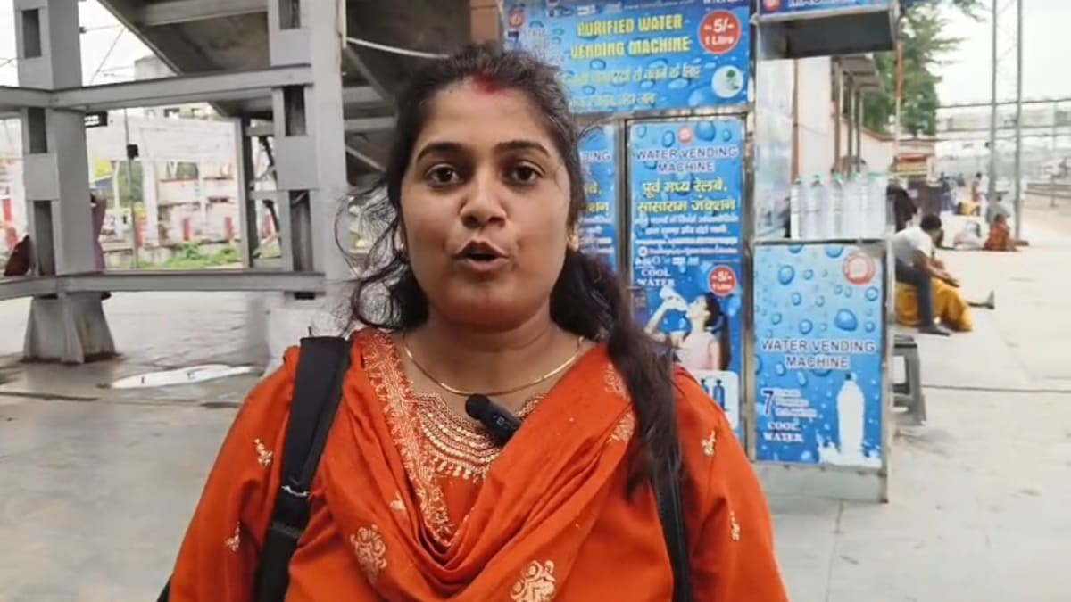 सासाराम से दिल्ली महारैली में शामिल होने रवाना हुए विपक्षी कार्यकर्ता, जंक्शन पर उमड़ा जनसैलाब