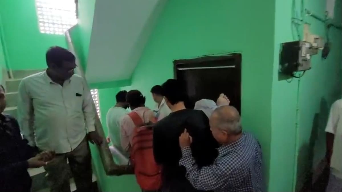 लिवइन में रह रहे प्रेमिका के कमरे में फंदे से लटका मिला प्रेमी का शव, 9 महीने से था रिलेशन