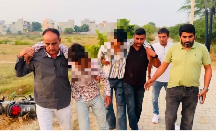 बुजुर्ग महिला की संदिग्ध मौत का मामला: पुलिस पर फायरिंग करने वाले दो आरोपी पकड़े, एक को लगी गोली