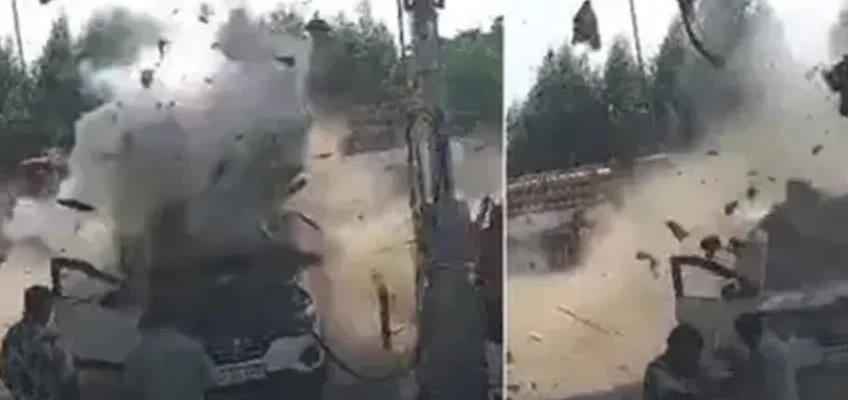 वडोदरा सीएनजी पंप पर बड़ा हादसा: गैस भरवाते ही कार में हुआ भीषण धमाका, हवा में उड़े परखच्चे