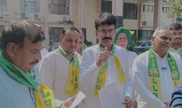 गेहूं के एमएसपी में बढ़ोतरी के विरोध में जेजेपी का प्रदर्शन, प्रधानमंत्री के नाम सौंपा ज्ञापन