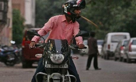 सड़क पर थूकने वालों का कटेगा चालान, MCG ने जारी की सख्त चेतावनी