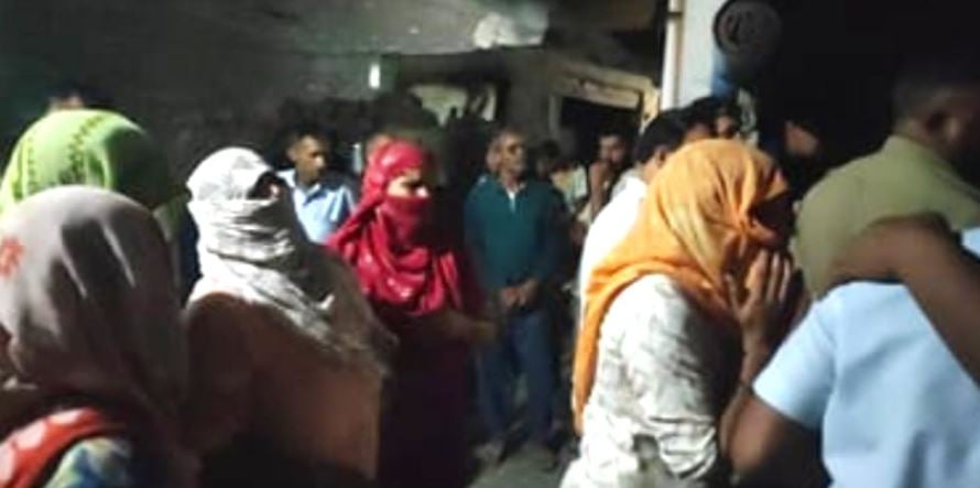 CRPF जवान की खूनी छुट्टी: रोहतक में पत्नी को चाकू से गोदा, तड़पते हुए पड़ोसियों के पास पहुंची महिला