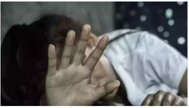 बेटी से दुष्कर्म का आरोप, पिता ने पत्नी को घर से निकाला, बेटे को भेजा खेत; मुंह खोलने पर जान से मारने की धमकी