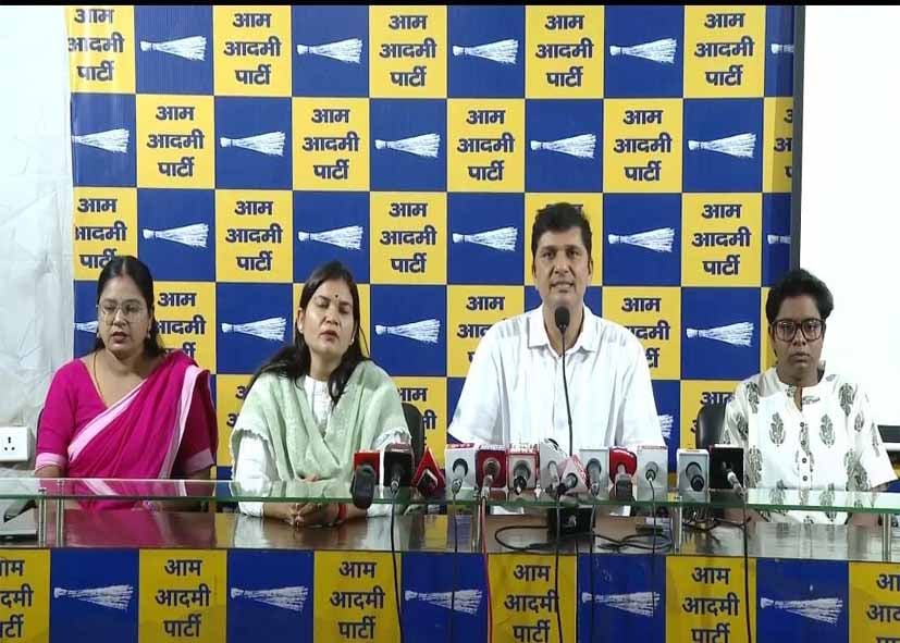 ‘छाती पकड़ी, पैंट में हाथ डाला’, AAP महिला नेता का दिल्ली पुलिस पर गंभीर आरोप