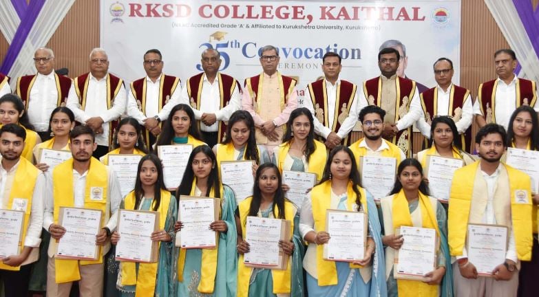 डिग्री के साथ ज्ञान, चरित्र और मानवीय मूल्यों को जीवन का आधार बनाएं युवा: राज्यपाल