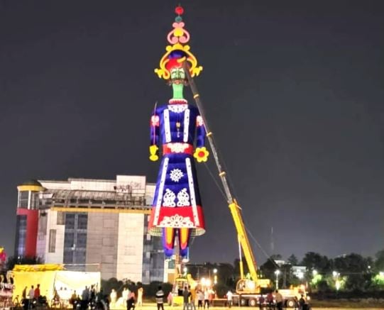 दशहरे पर कैसे जलेगा रावण? 100-100 फीट के पुतले बनाने वाला कारीगर कर गया बड़ा खेला!