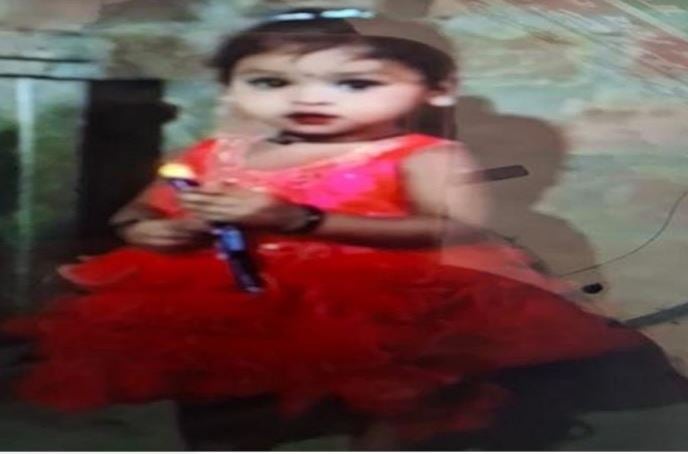 मां की आंखों से ओझल हुई 2 साल की चंदा, खुले हौद में मिली लाश; परिवार में मातम
