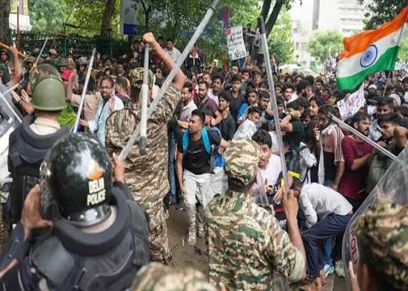 तिरंगा लहराने पहुंचे प्रदर्शनकारियों पर दिल्ली पुलिस की कार्रवाई, कई FIR दर्ज
