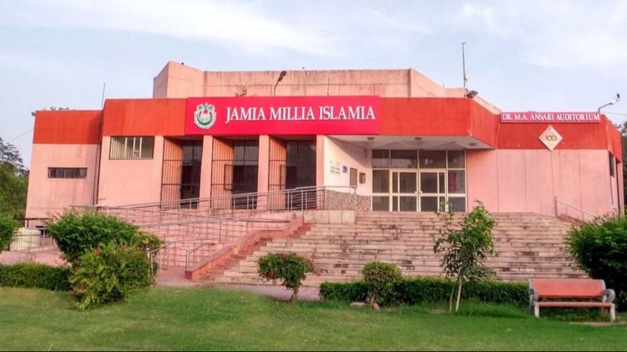 Jamia University News: जामिया मिलिया इस्लामिया में ऑफलाइन कक्षाएं बंद, अगले आदेश तक ऑनलाइन पढ़ाई